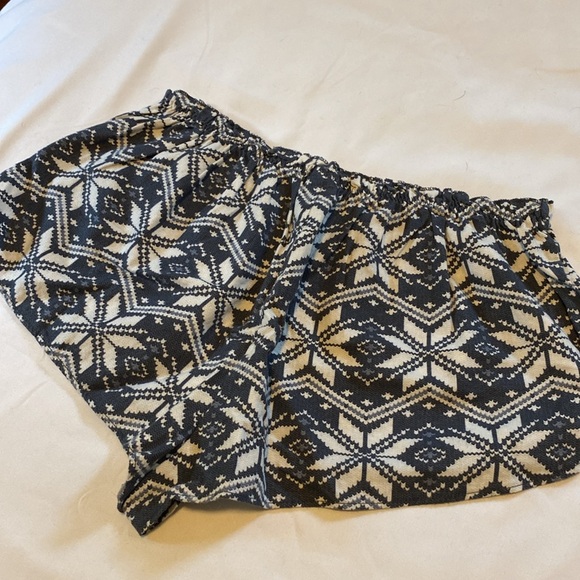 🎀 5/$20 🎀 Victoria secret PINK snowflake pj shorts size medium - Picture 9 of 12